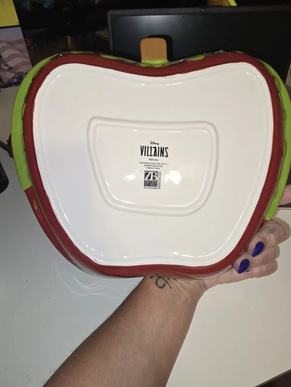 DISNEY VILLAINS POISON APPLE BAKING DISH